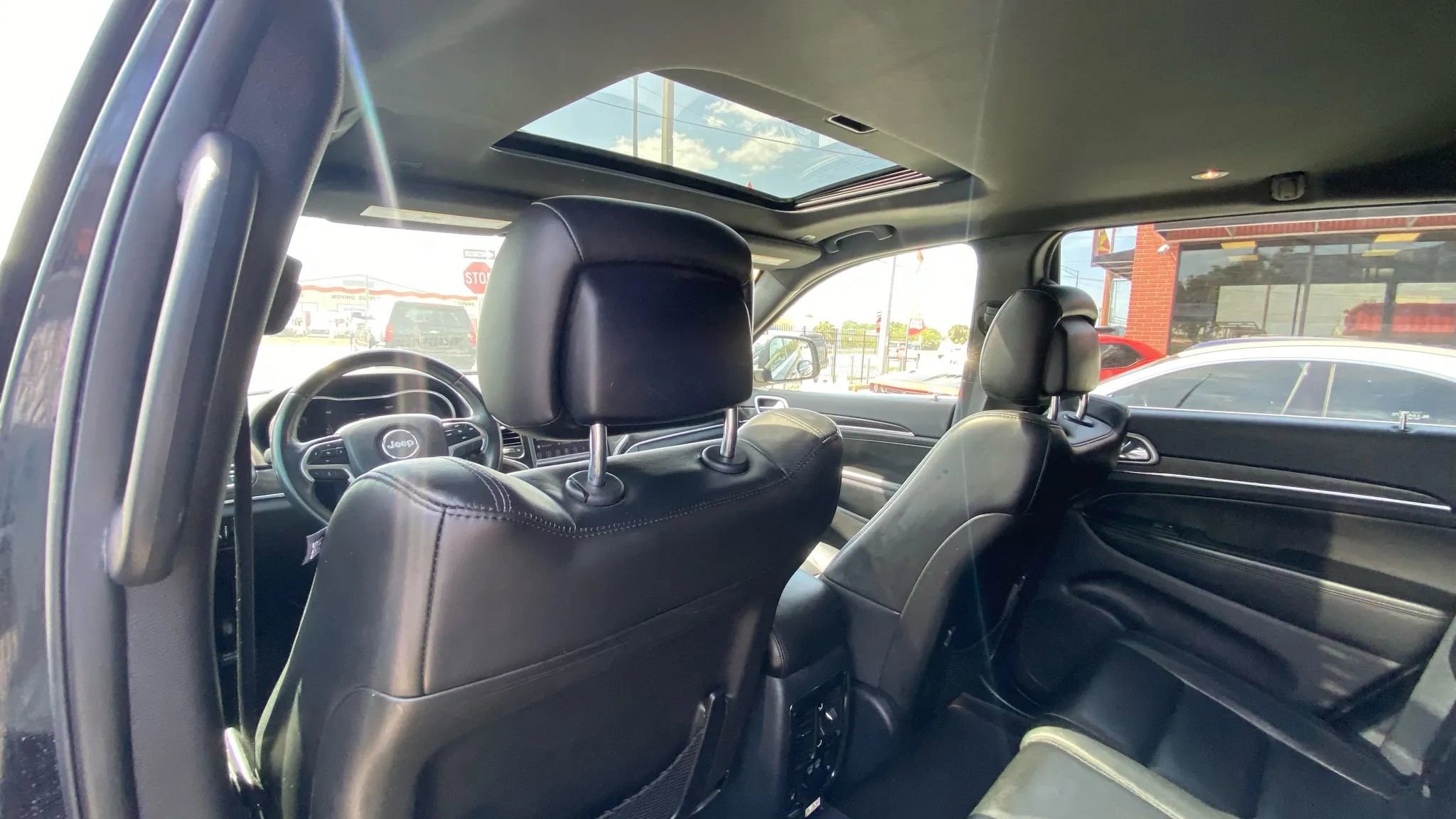 Used 2018 Jeep Grand Cherokee Limited image 16