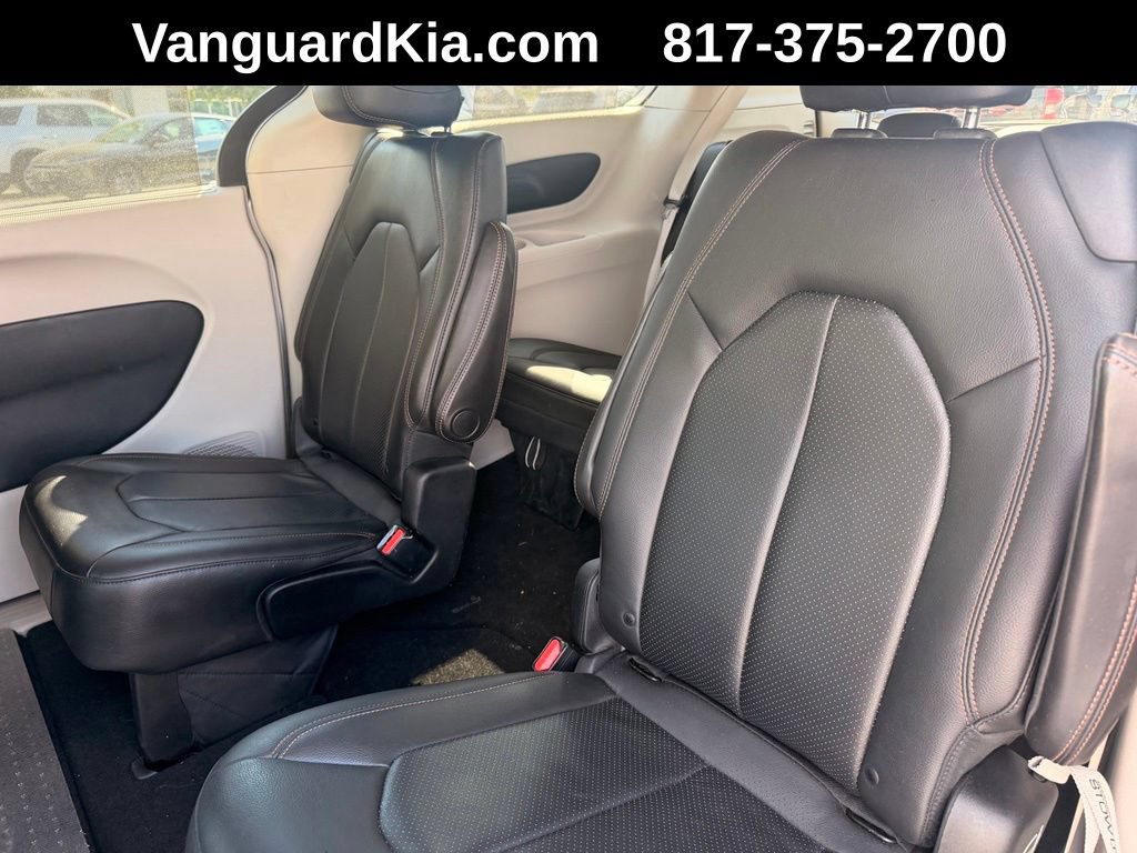 Used 2019 Chrysler Pacifica Touring-L FWD image 24