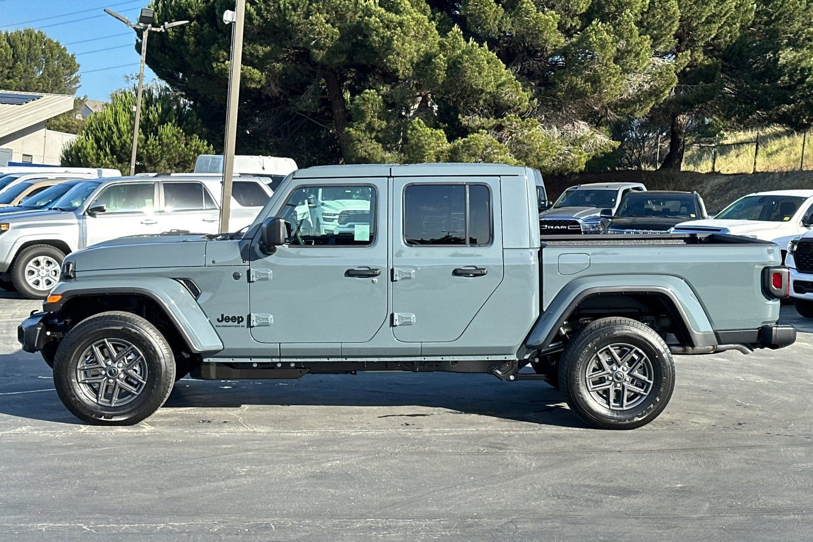 New 2026 Jeep Gladiator Sport AWD/4WD image 7