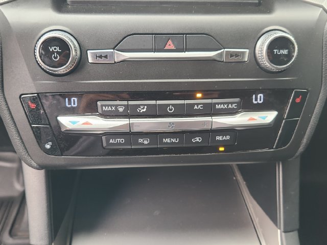Used 2020 Ford Explorer XLT w/ Comfort Package AWD/4WD image 20