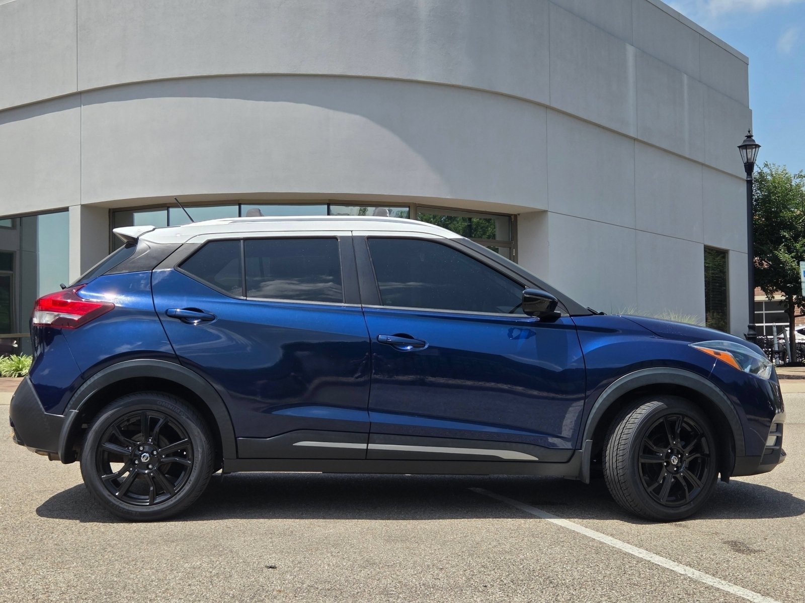 Used 2020 Nissan Kicks SR FWD image 26
