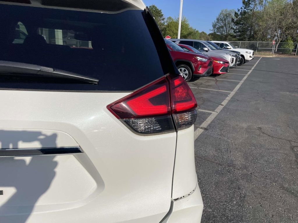 Used 2017 Nissan Rogue SL w/ SL Premium Package image 17