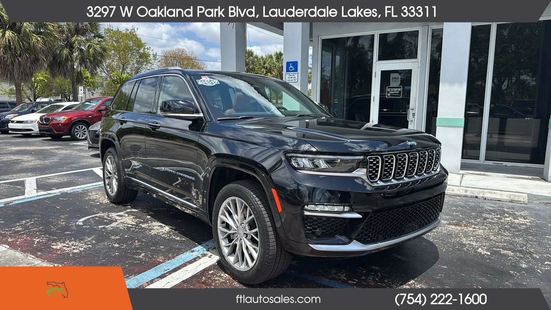 Used 2022 Jeep Grand Cherokee Summit w/ Luxury Tech Group V AWD/4WD image 3