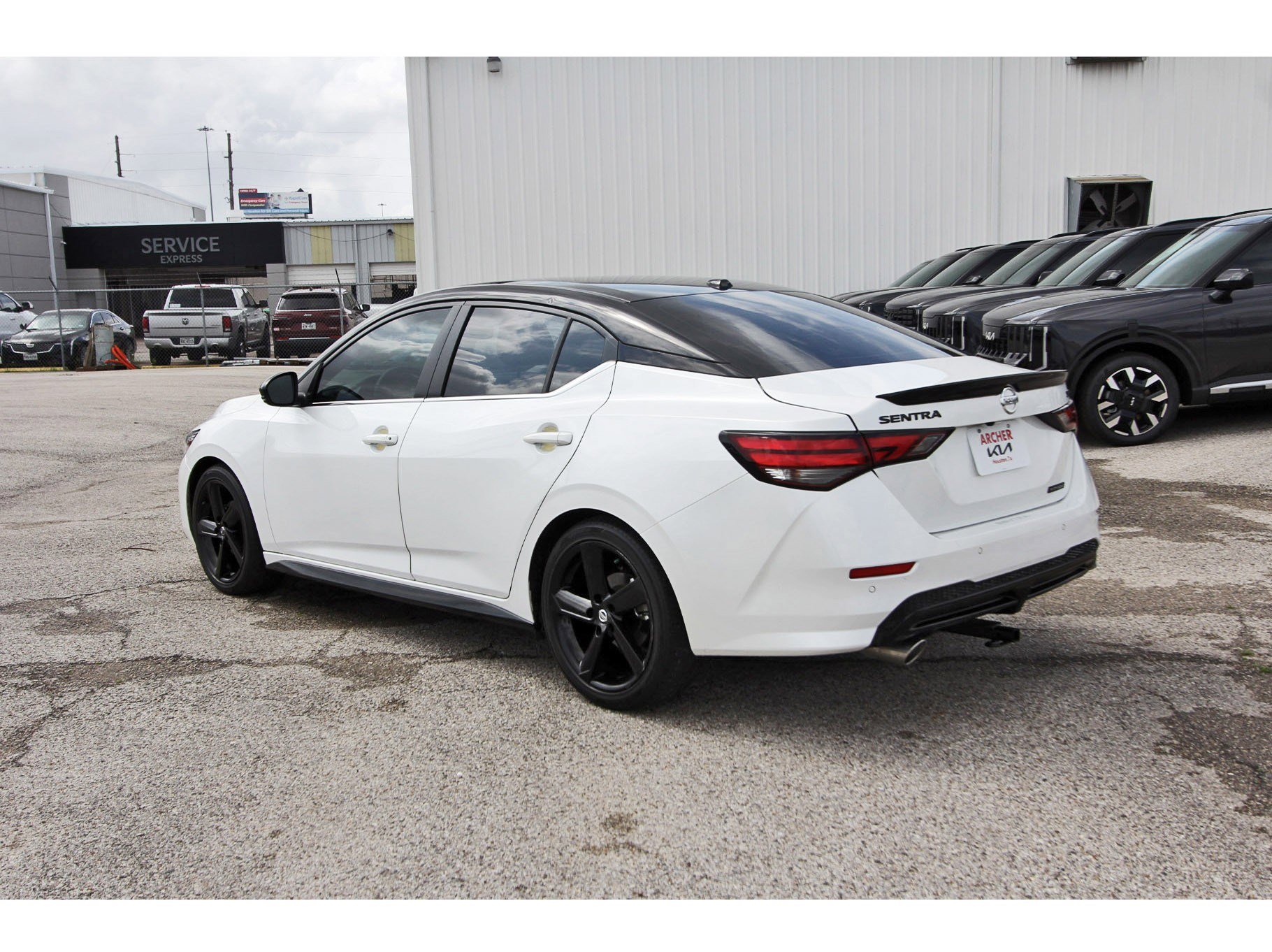 Used 2023 Nissan Sentra SR w/ Midnight Edition Package image 5