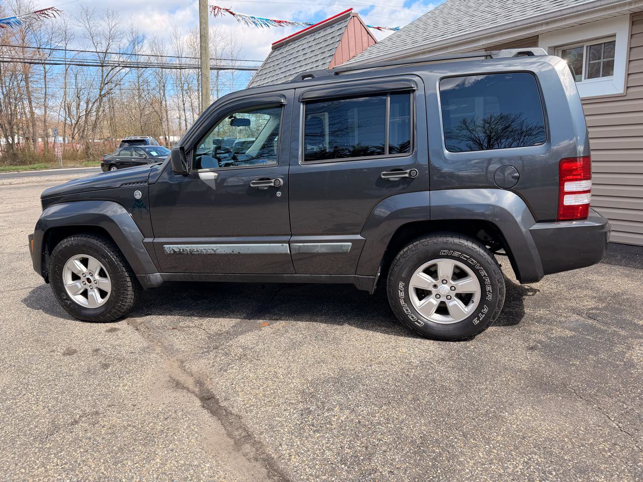 Used 2010 Jeep Liberty Sport w/ Popular Equipment Group image 3