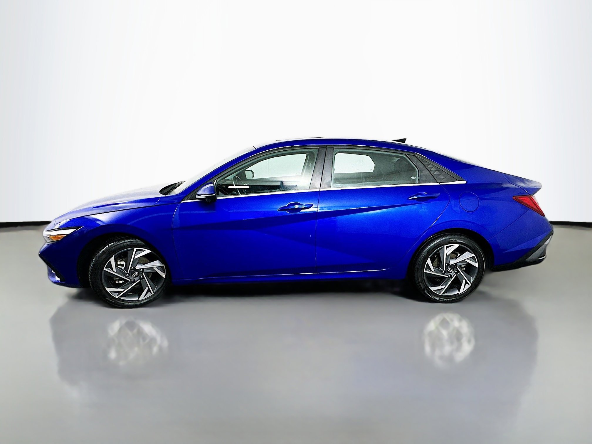 Certified 2024 Hyundai Elantra Limited image 4