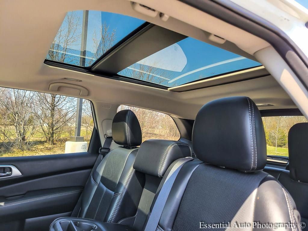 Used 2017 Nissan Pathfinder Platinum image 11