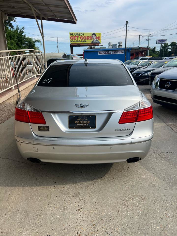 Used 2009 Hyundai Genesis 3.8 w/ Technology Pkg 4 RWD image 5