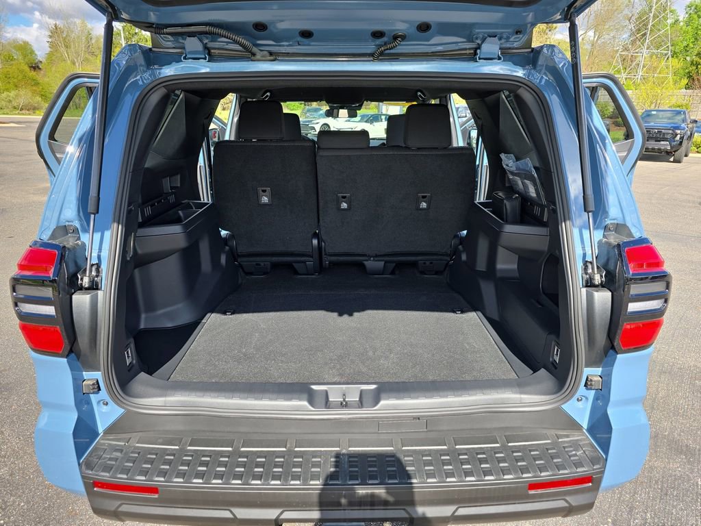 Used 2025 Toyota 4Runner SR5 AWD/4WD image 14