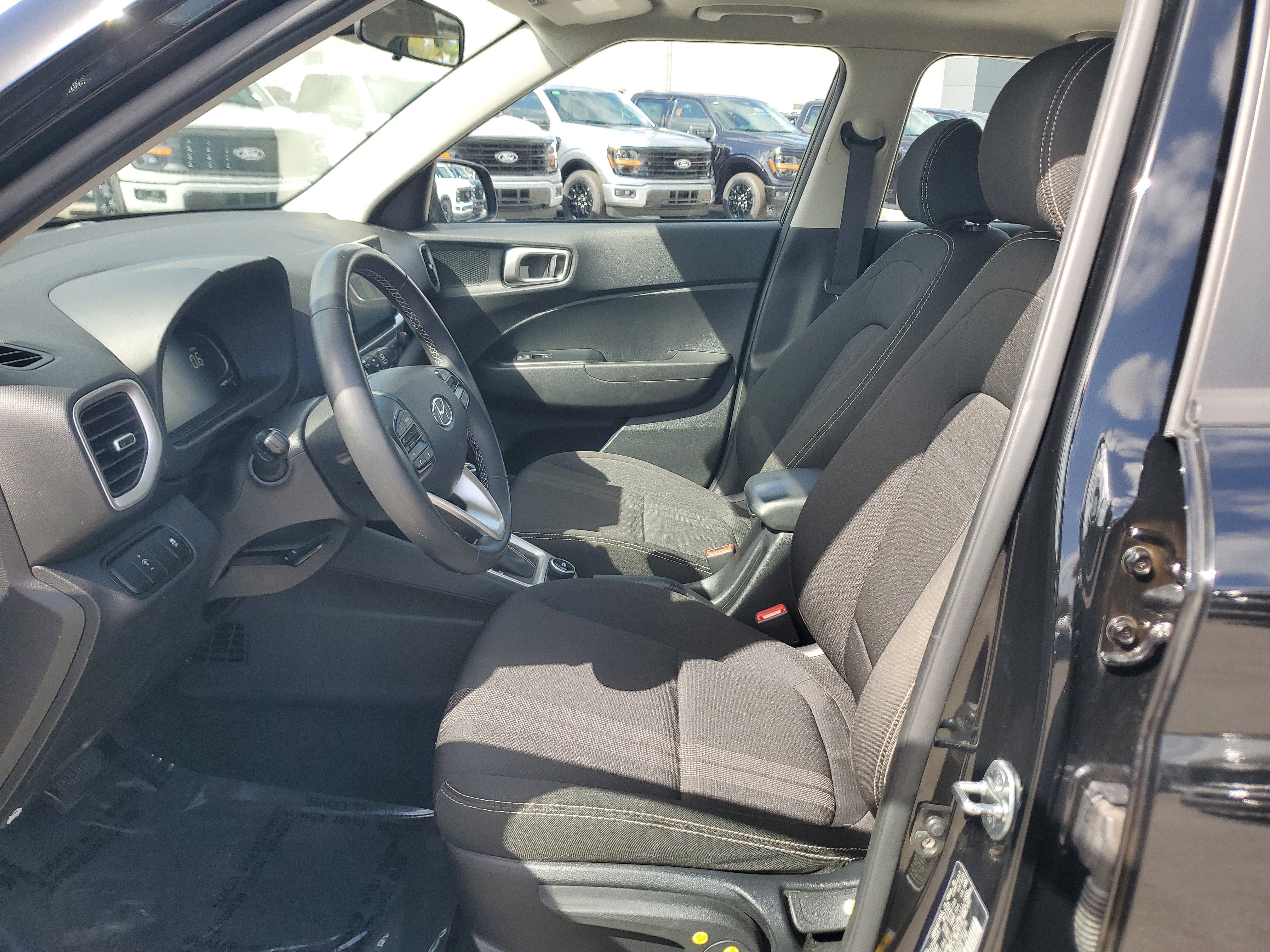 Used 2024 Hyundai Venue SEL image 12