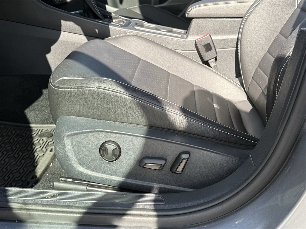 Used 2024 Volkswagen Jetta SE image 13