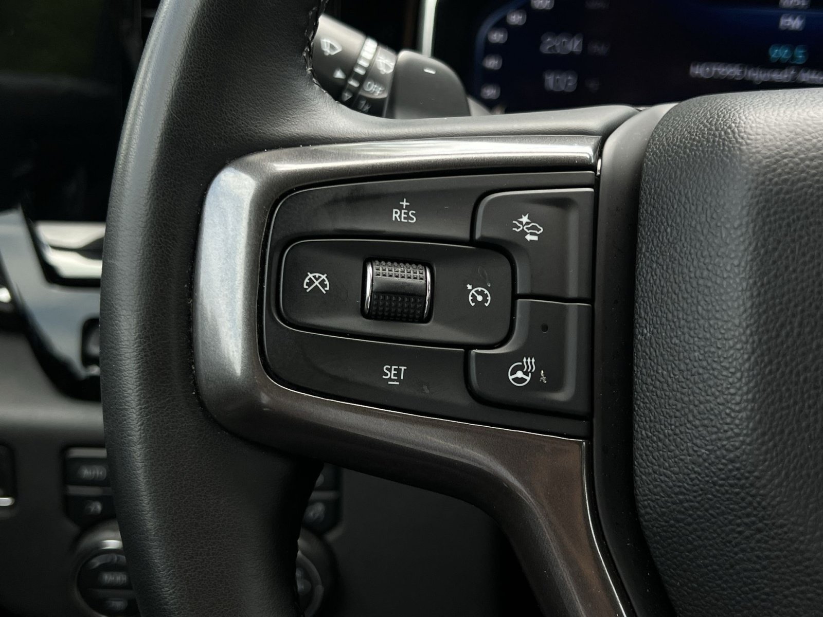 Used 2023 Chevrolet Silverado 1500 ZR2 w/ Technology Package AWD/4WD image 28