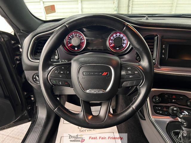 Used 2016 Dodge Challenger SXT RWD image 39