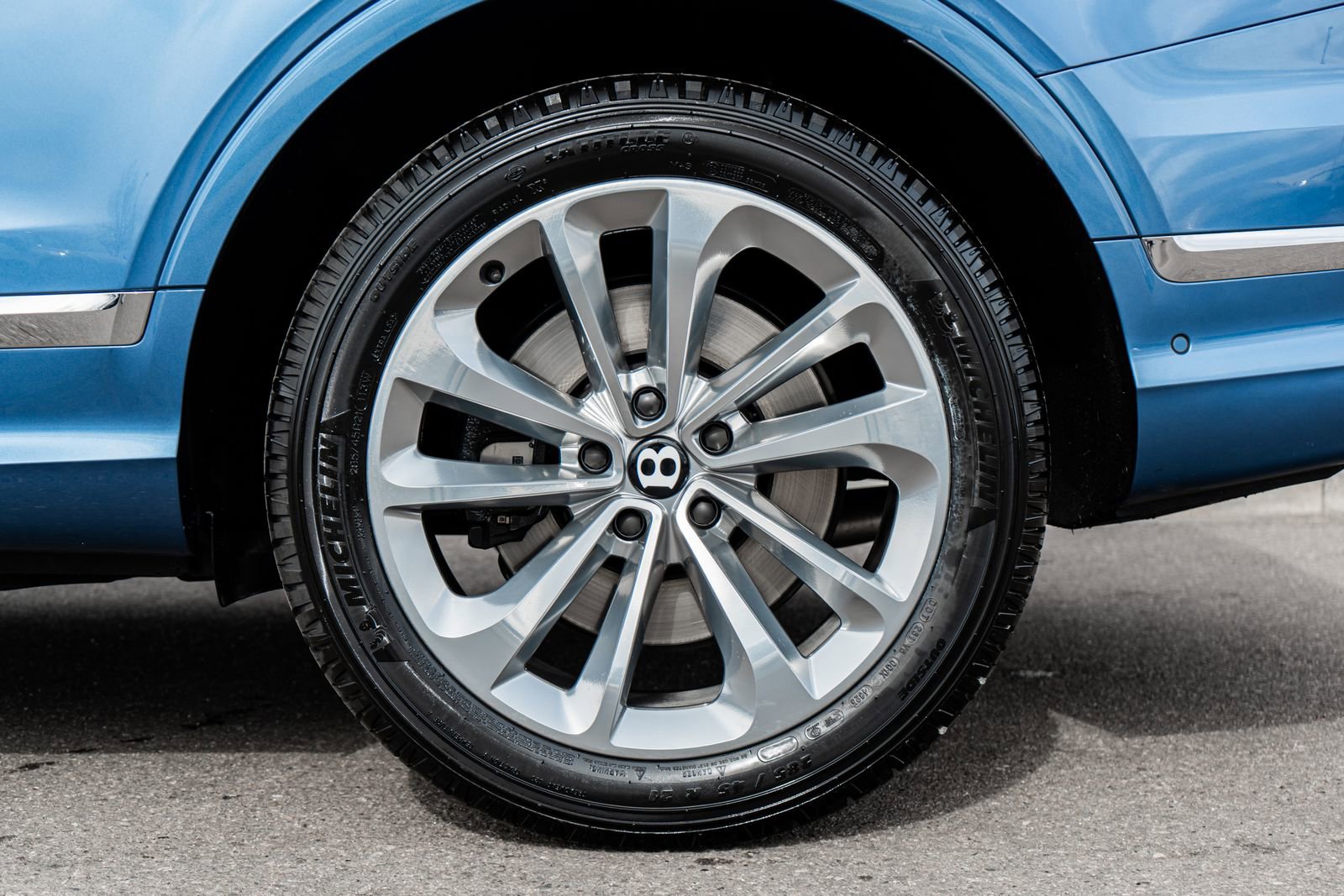 Used 2022 Bentley Bentayga image 7