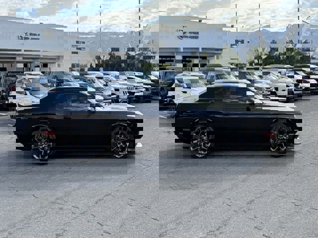 Used 2023 Dodge Challenger R/T w/ T/A Package image 5