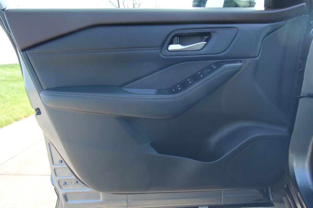 Used 2023 Nissan Rogue SV w/ SV Premium B Package AWD/4WD image 40