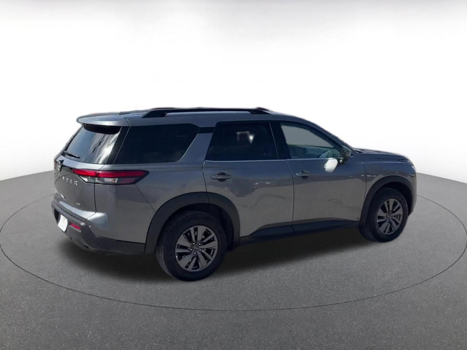 Used 2025 Nissan Pathfinder SV image 14