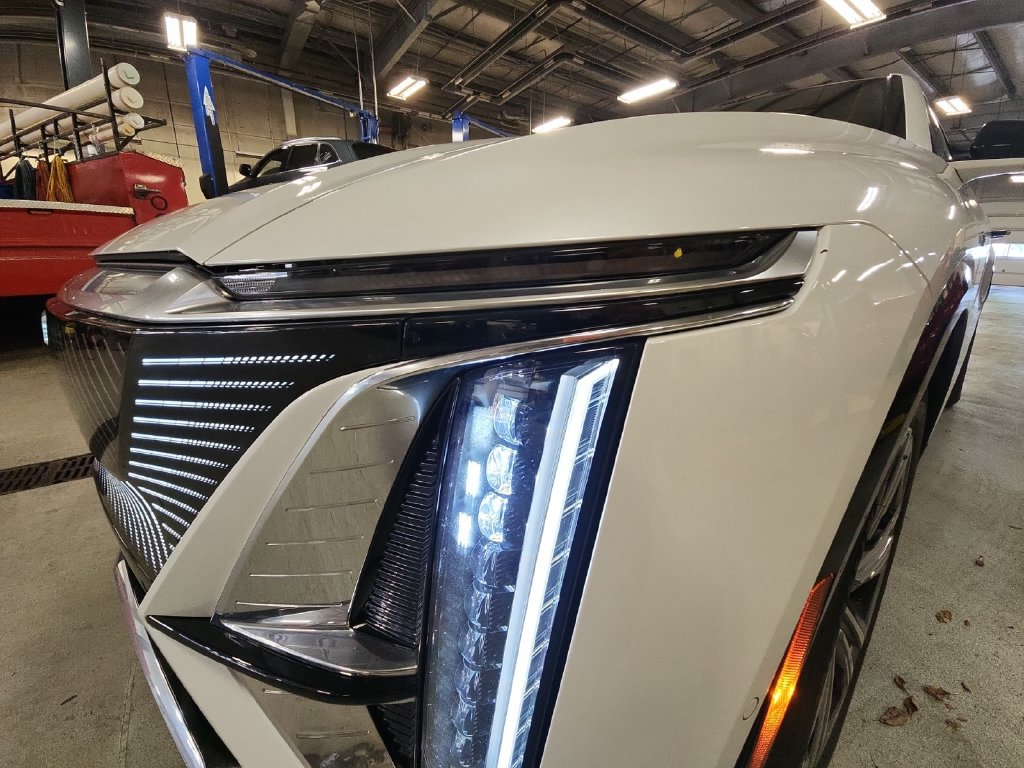 Certified 2024 Cadillac Lyriq Luxury AWD/4WD image 29
