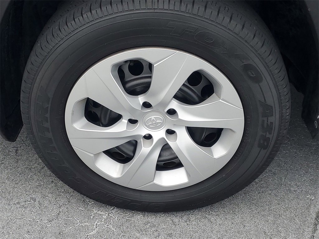 Used 2019 Toyota RAV4 LE image 5
