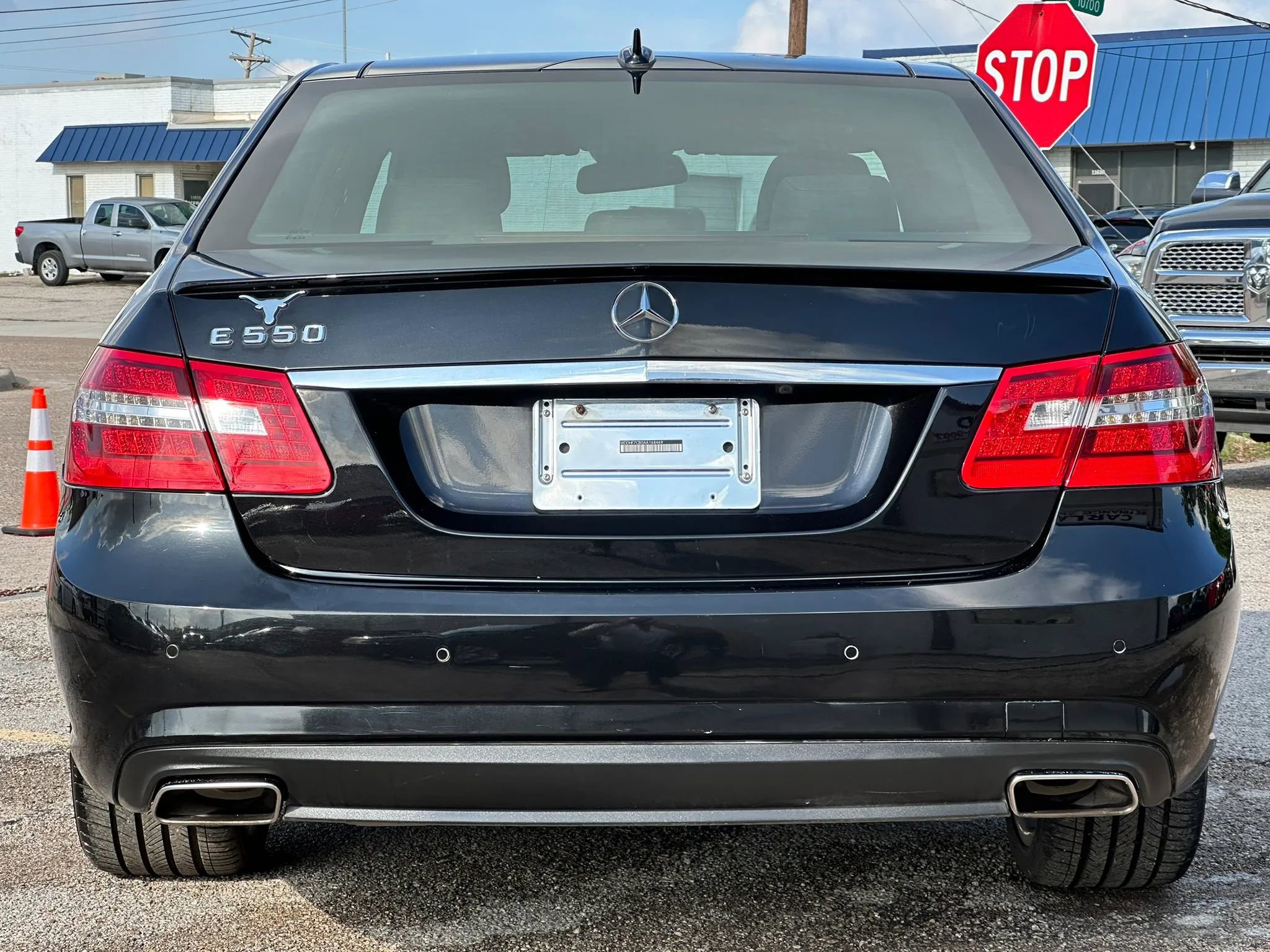 Used 2010 Mercedes-Benz E 550 Sedan w/ Premium 2 Pkg image 6