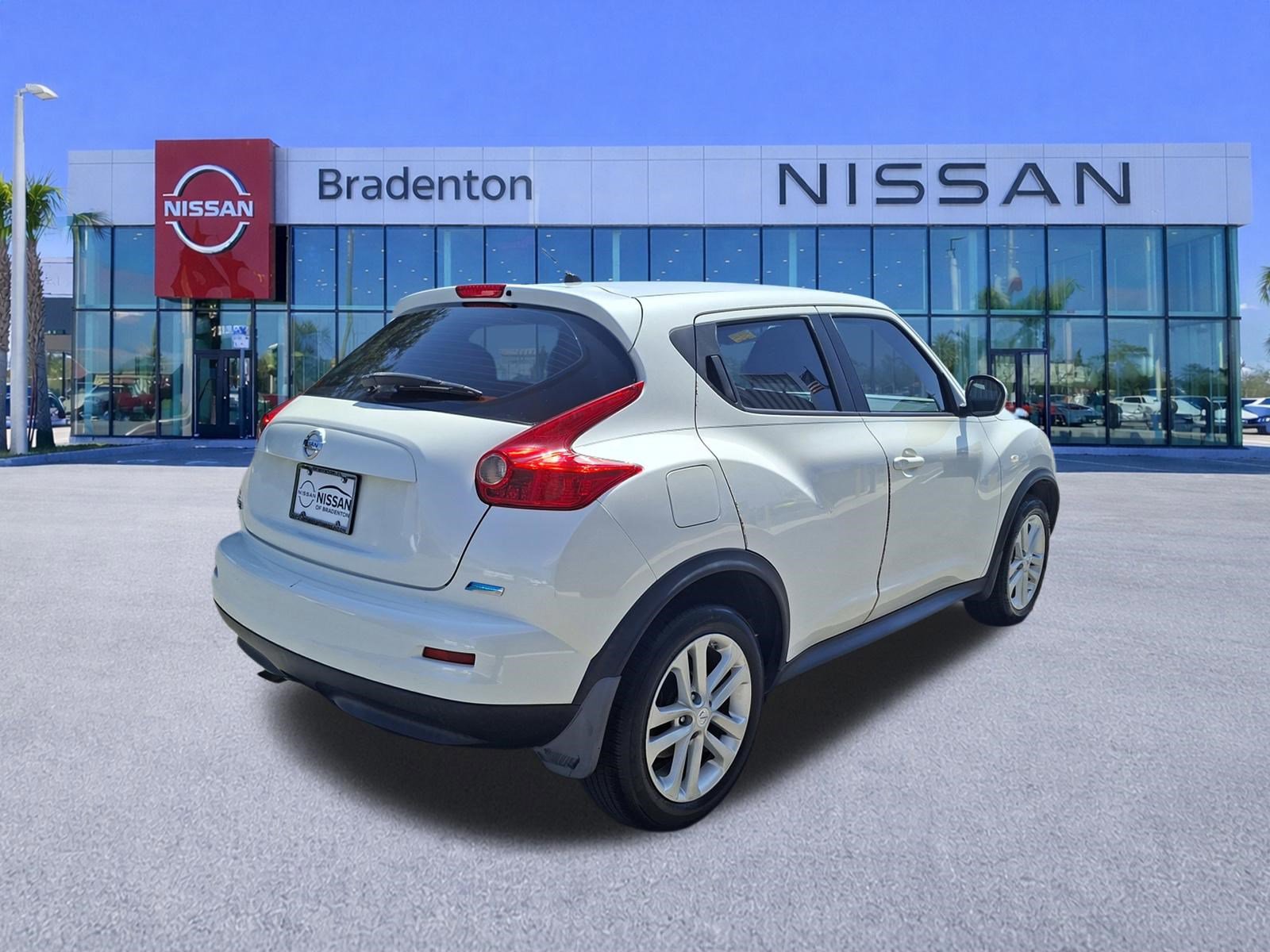 Used 2013 Nissan Juke S FWD image 5