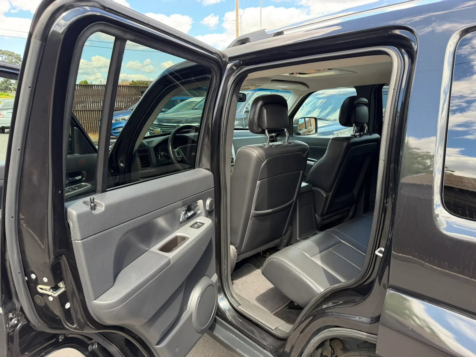 Used 2010 Jeep Liberty Limited w/ Tire & Wheel Group AWD/4WD image 10