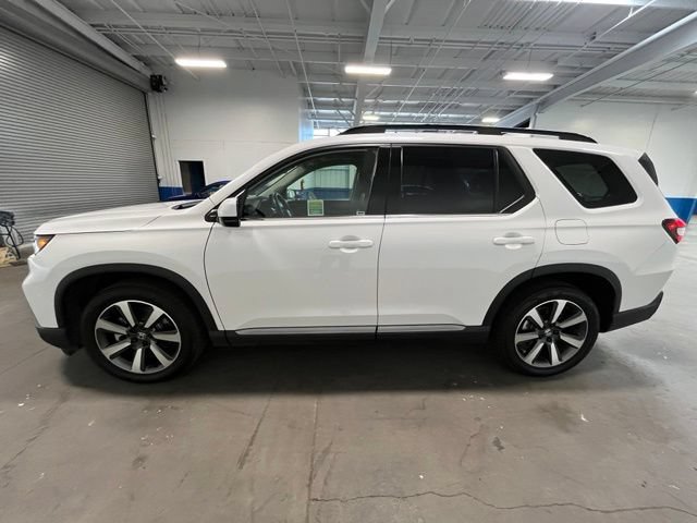 Used 2025 Honda Pilot Touring image 6