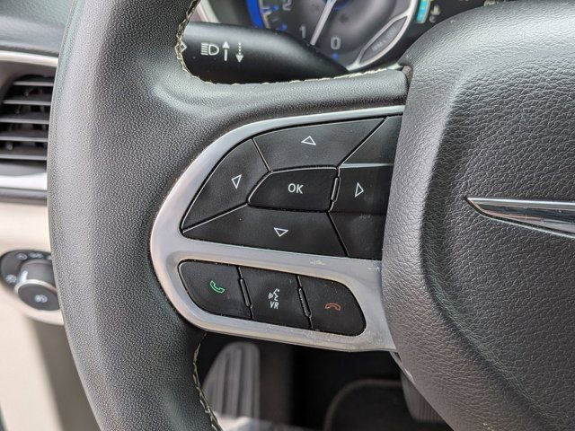 Used 2023 Chrysler Pacifica Touring-L FWD image 22