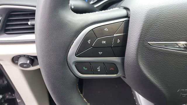 Certified 2024 Chrysler Pacifica Touring-L image 10