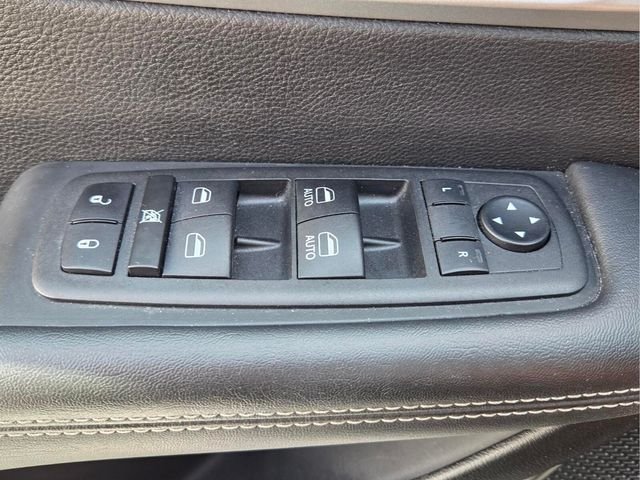 Used 2024 Chrysler Pacifica Limited FWD image 25