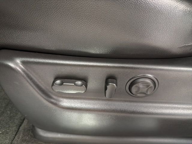 Used 2011 Chevrolet Avalanche LTZ image 14