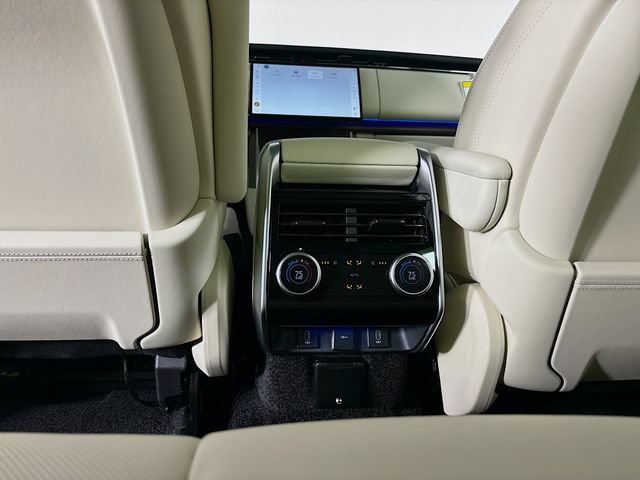 New 2026 Land Rover Range Rover Long Wheelbase SE AWD/4WD image 25