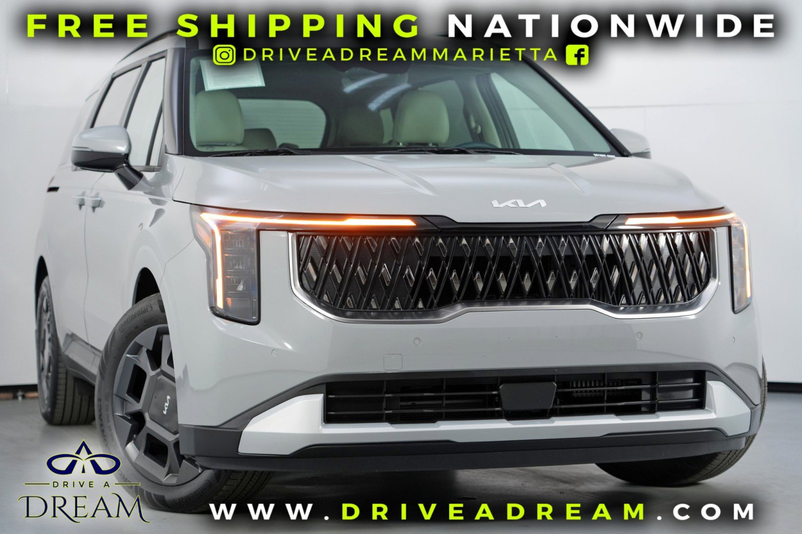 Used 2025 Kia Carnival EX image 2