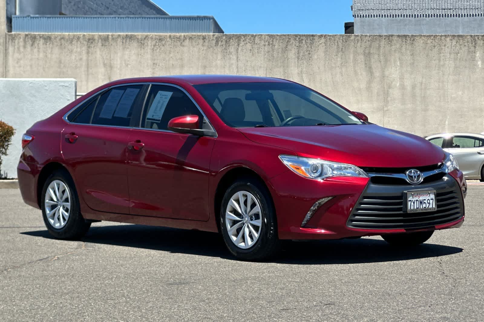 Used 2017 Toyota Camry LE FWD image 5