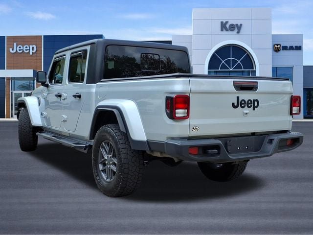 Used 2024 Jeep Gladiator Sport AWD/4WD image 3