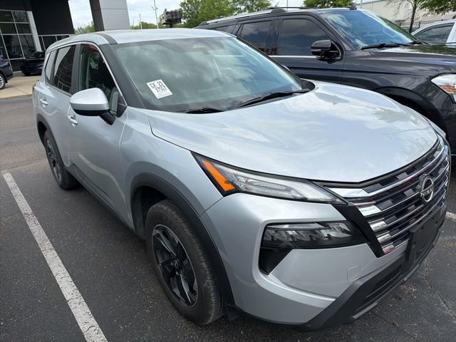 Used 2024 Nissan Rogue SV image 1