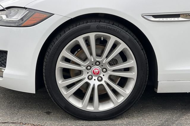 Used 2020 Jaguar XF Prestige image 31