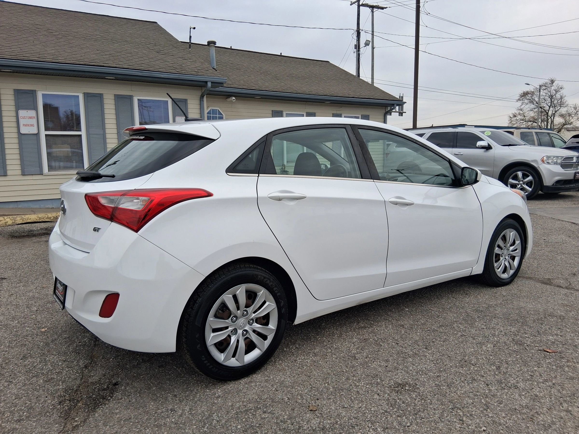 Used 2017 Hyundai Elantra GT image 8