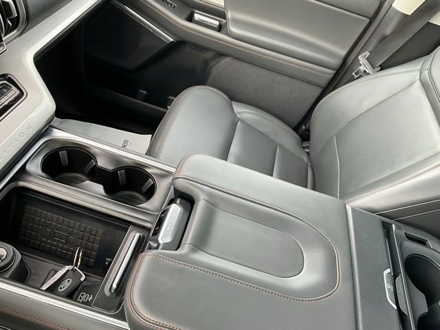 Used 2025 Ford Expedition Active image 19