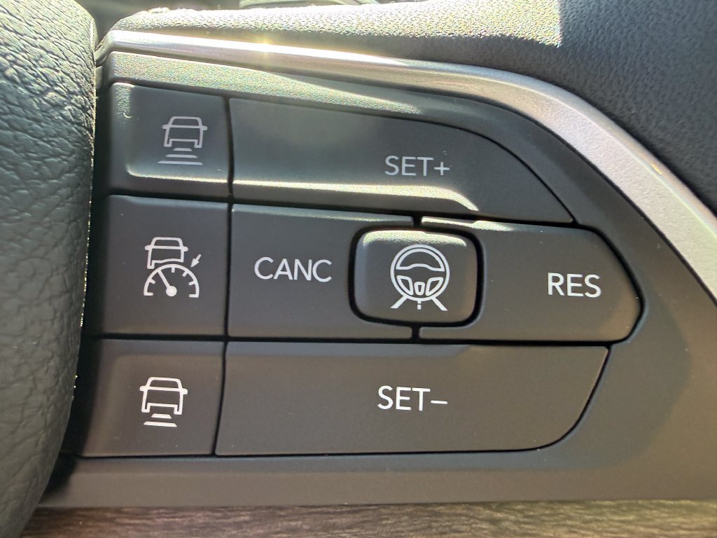 New 2027 Jeep Grand Cherokee Altitude RWD image 17