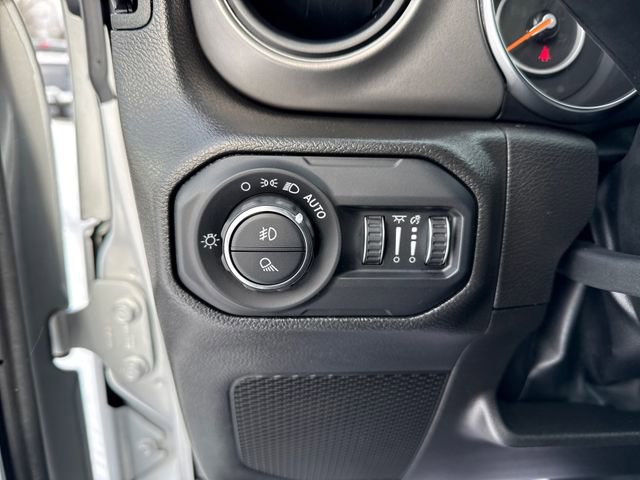 Used 2022 Jeep Gladiator Willys image 20