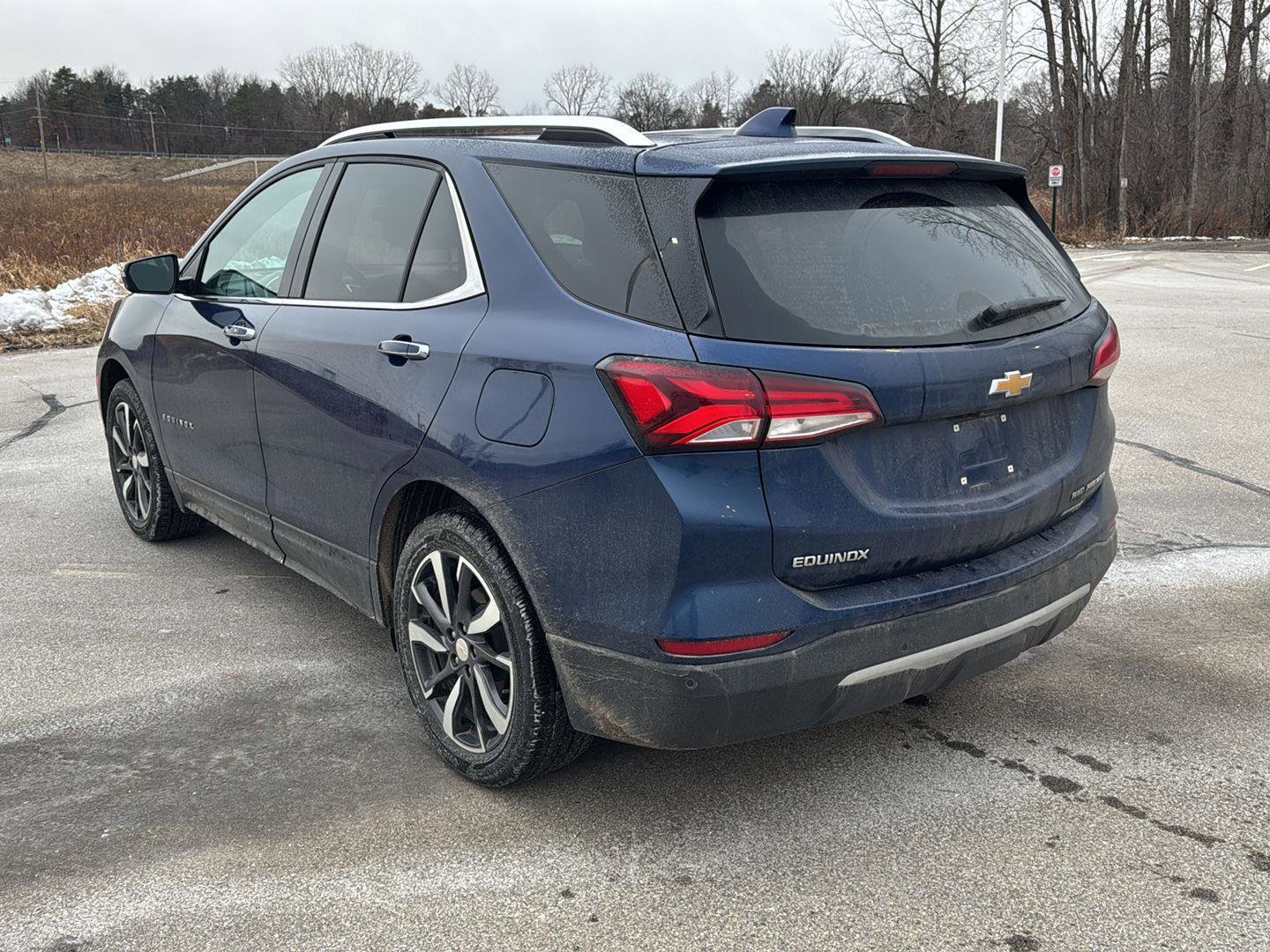 Used 2023 Chevrolet Equinox Premier image 3