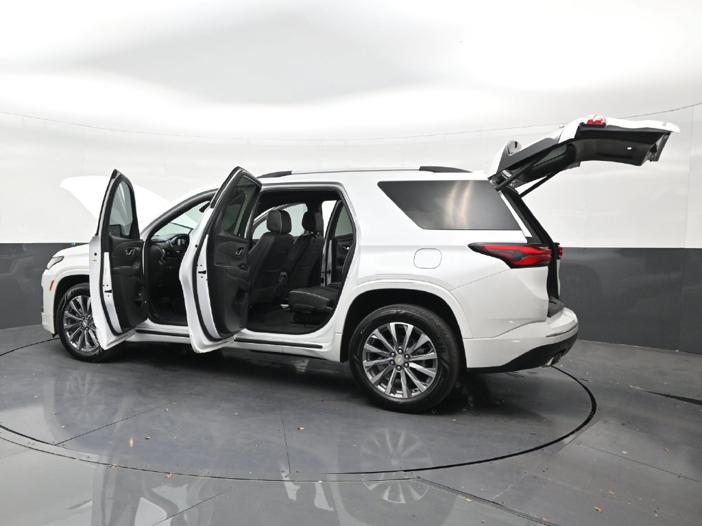 Used 2022 Chevrolet Traverse Premier FWD image 31