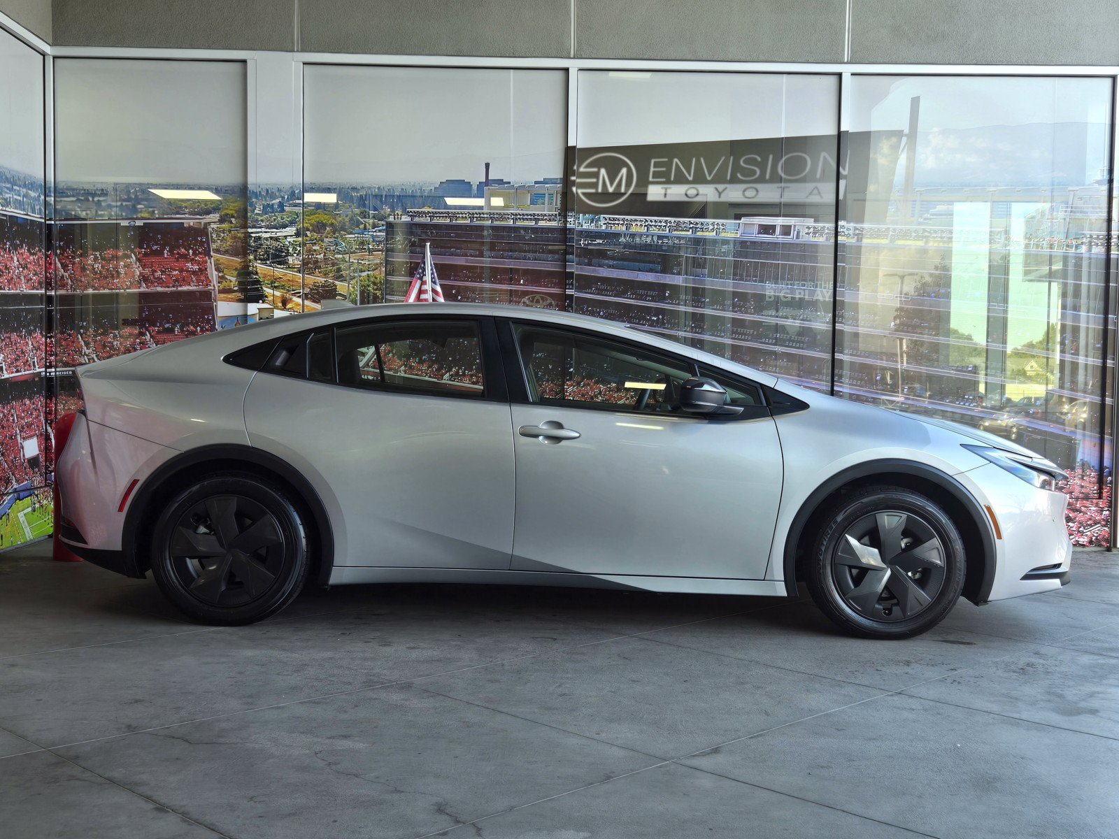 Certified 2025 Toyota Prius LE FWD image 4