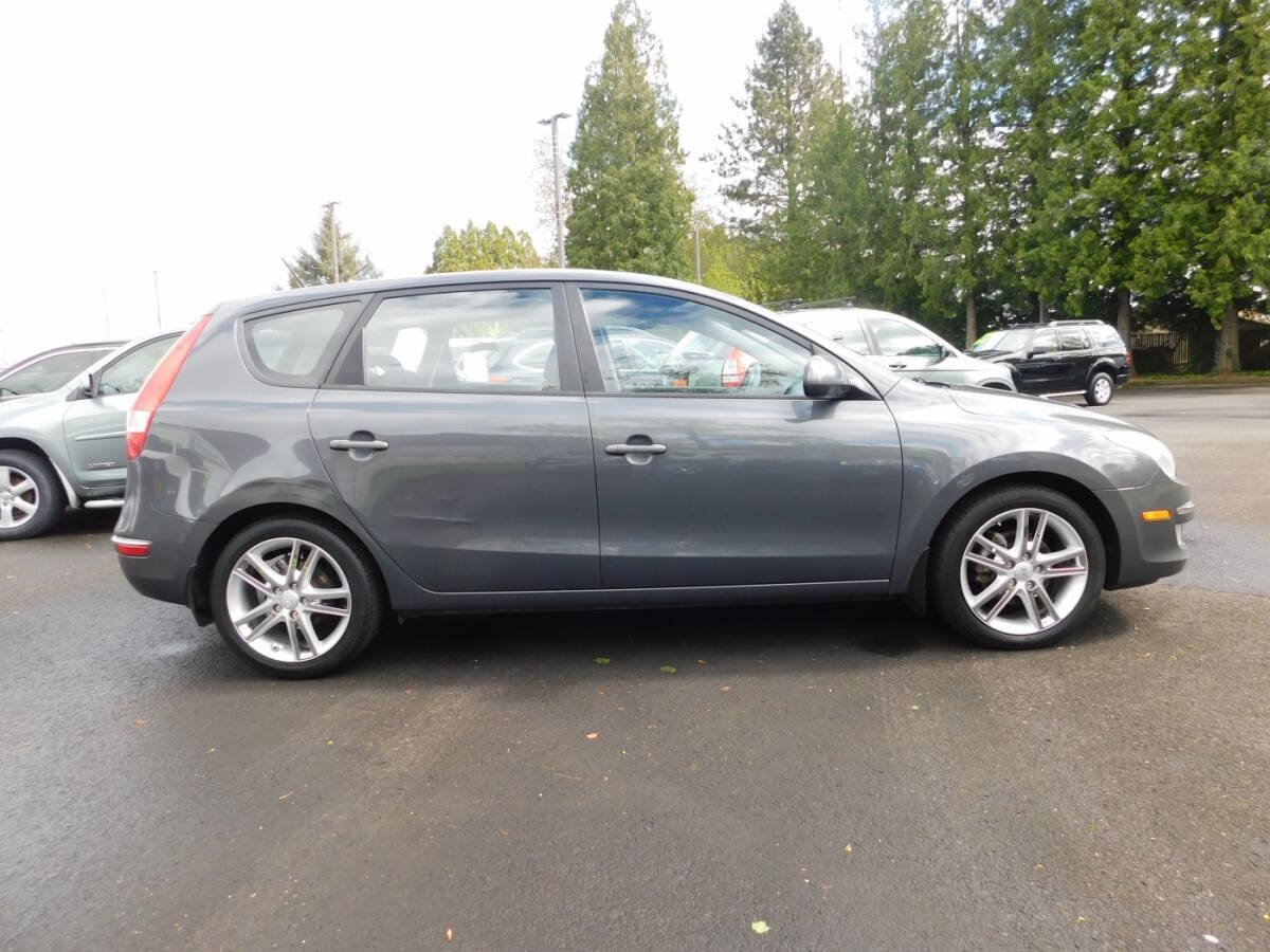 Used 2009 Hyundai Elantra w/ Premium-Sport Pkg 2 FWD image 18