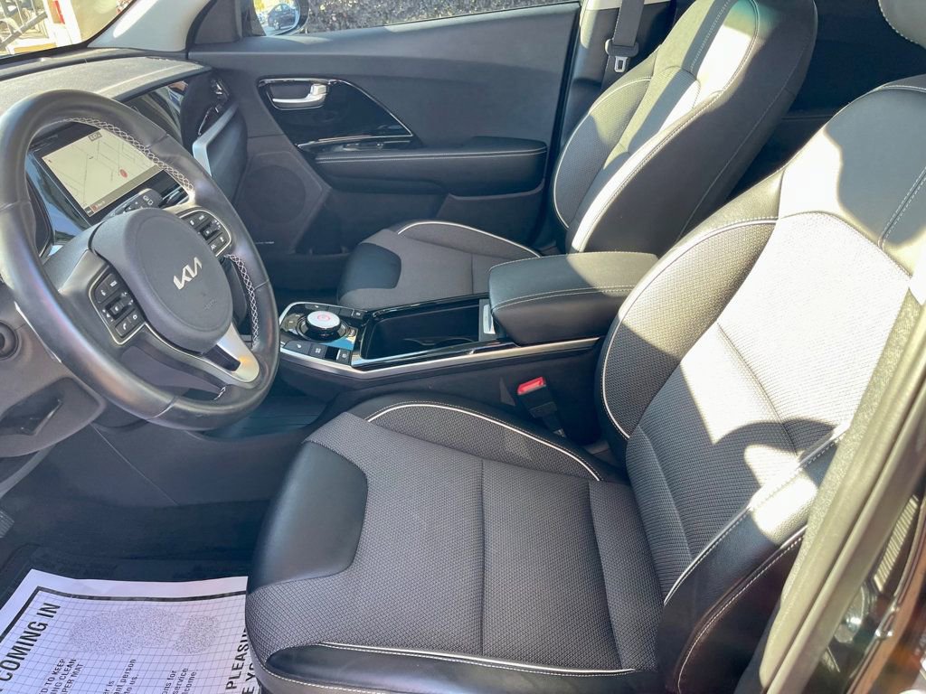 Used 2022 Kia Niro EX image 11