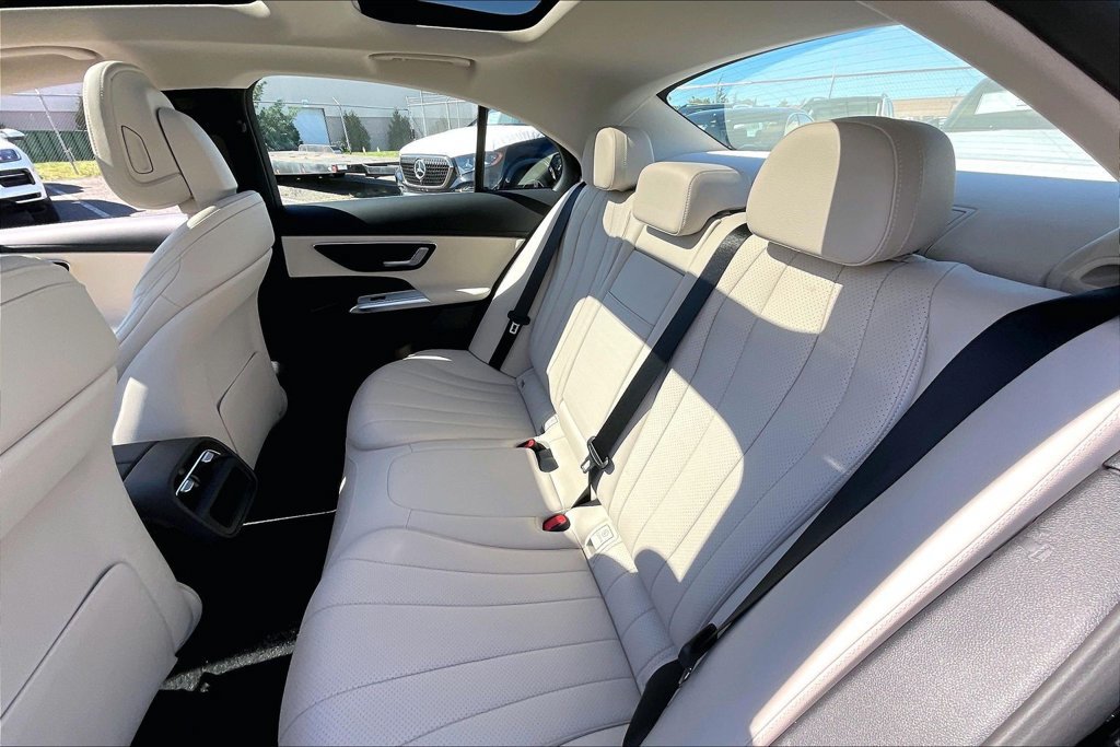 Used 2026 Mercedes-Benz E 350 4MATIC Sedan image 18