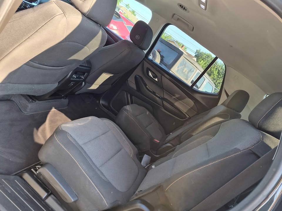 Used 2020 Chevrolet Traverse LT FWD image 16
