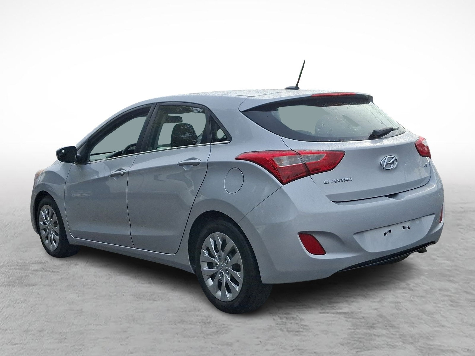 Used 2017 Hyundai Elantra GT image 4