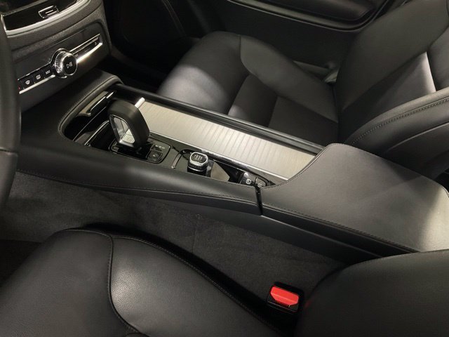 Certified 2025 Volvo XC90 B5 Core w/ Protection Package Premier AWD/4WD image 17